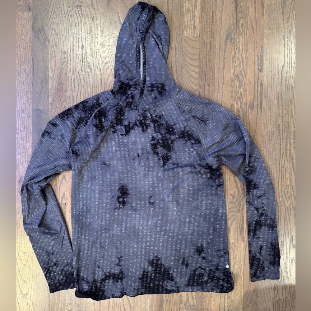 Lululemon. Mens XL. Long sleeve hoodie. Excellent condition.